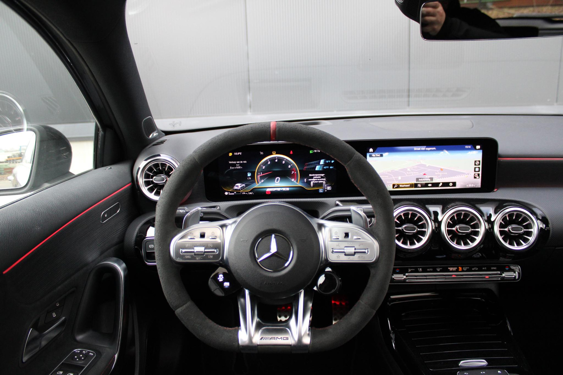 36897926-4.jpg
