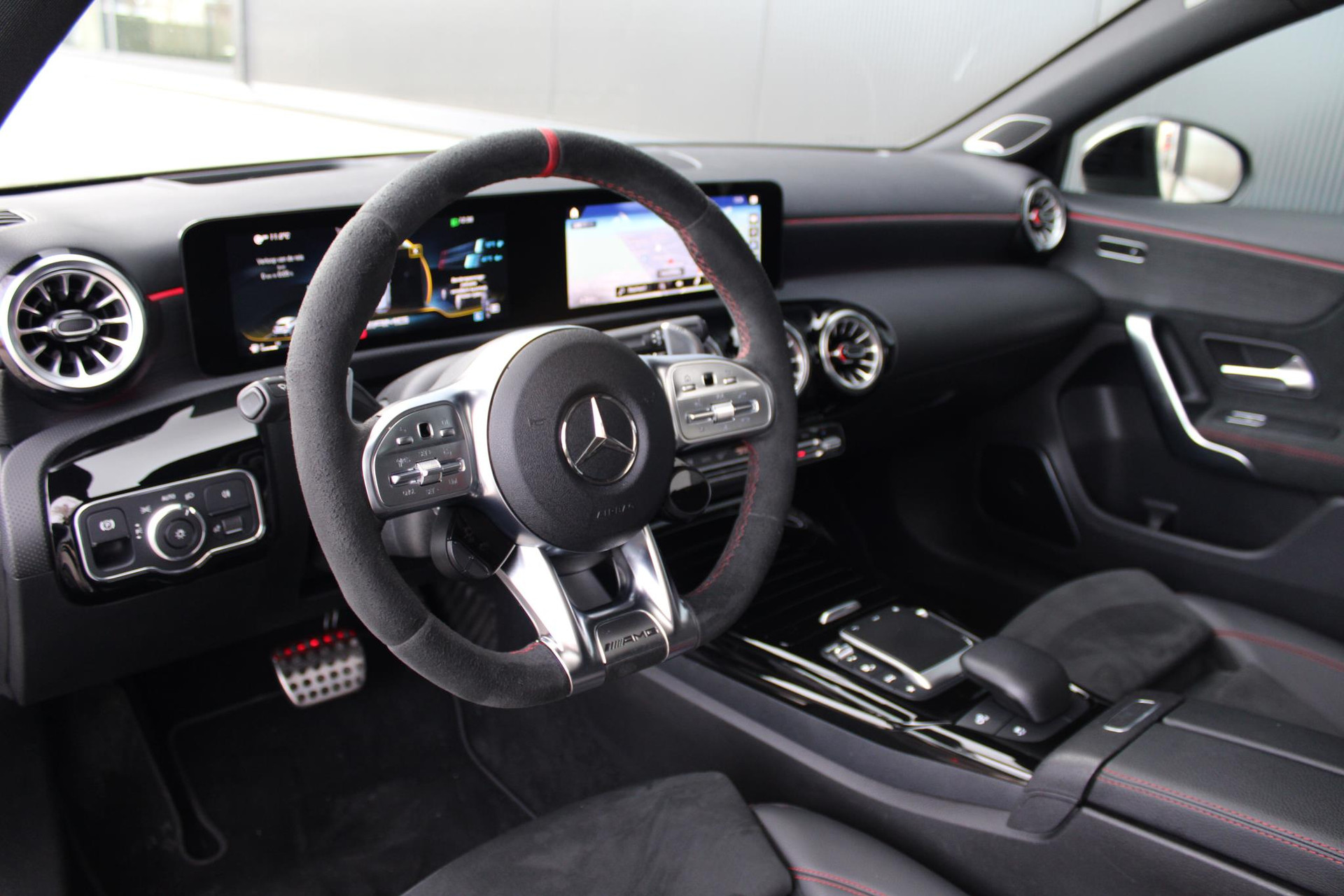 36897926-6.jpg