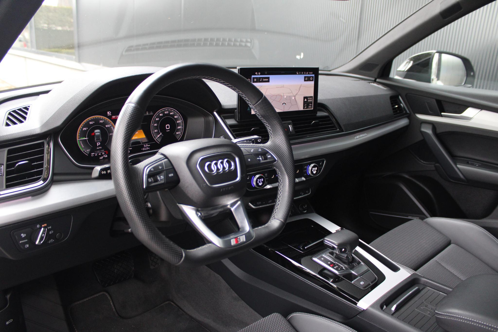 47375381-6.jpg